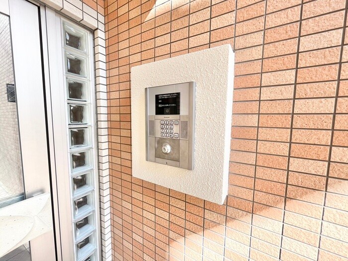 物件外観写真4　(エントランス部分)