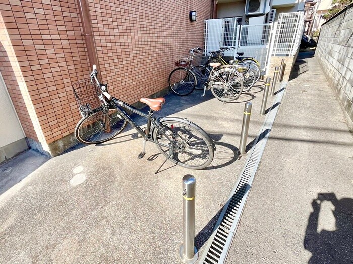 物件外観写真5　(駐輪場)