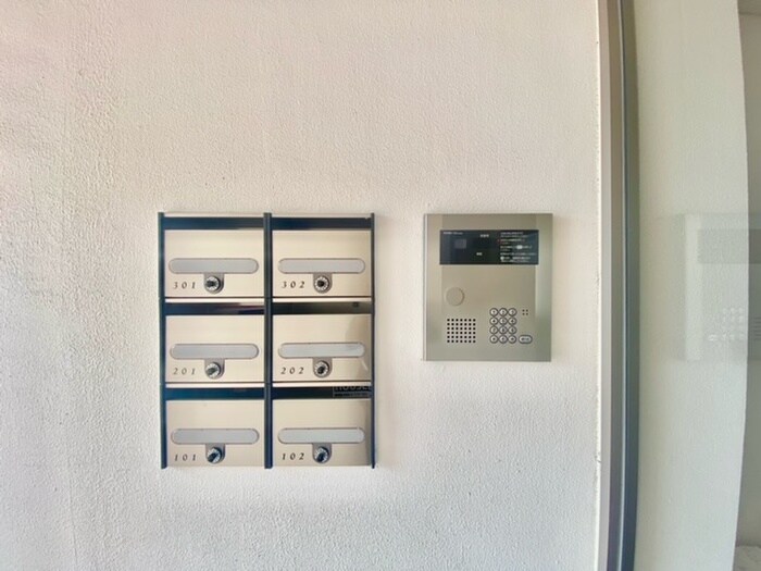 物件外観写真5　(エントランス部分)