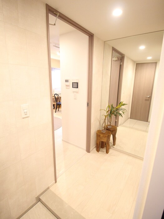 物件内観写真7　(玄関)