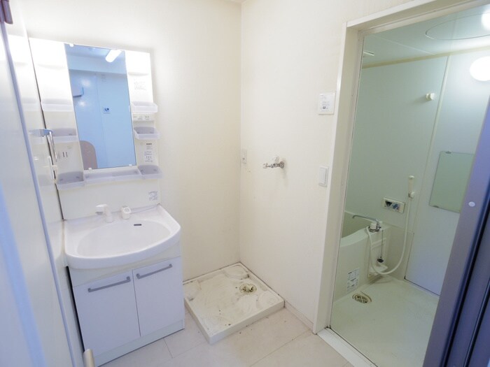 物件内観写真16　(洗濯機置場)