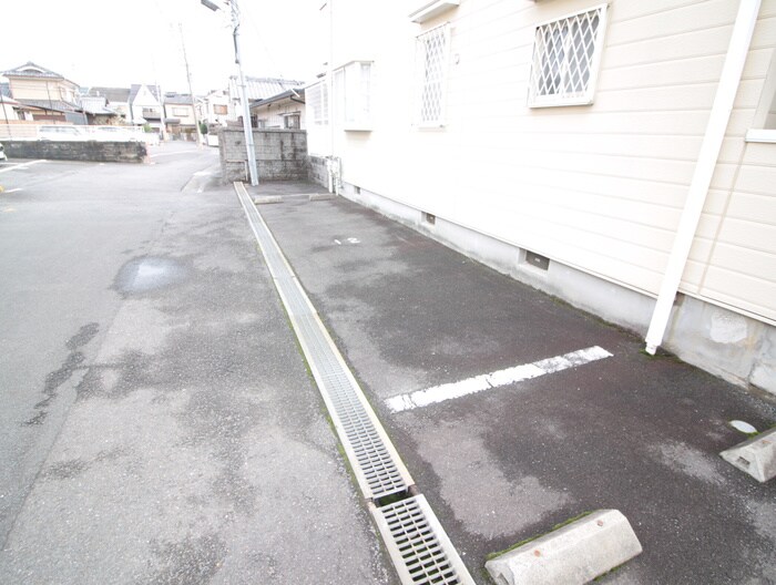 物件外観写真5　(駐車場)