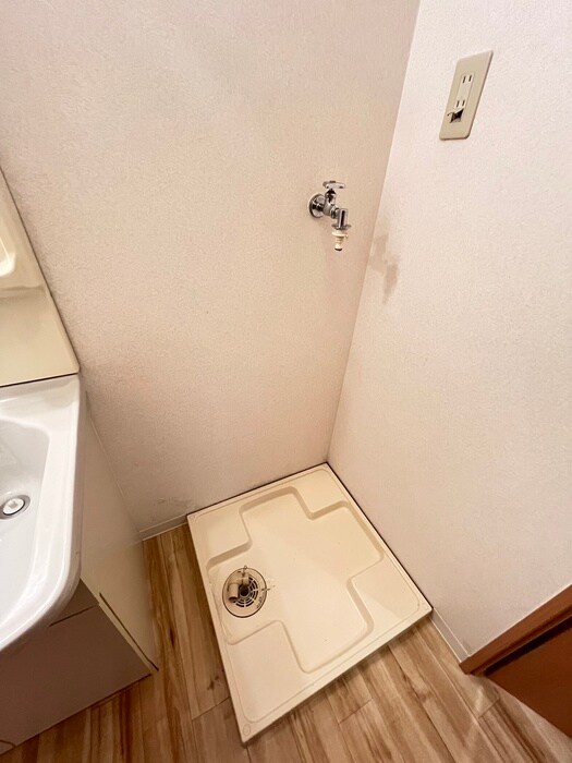 物件内観写真17　(洗濯機置場)