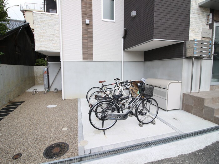 物件外観写真4　(駐輪場)