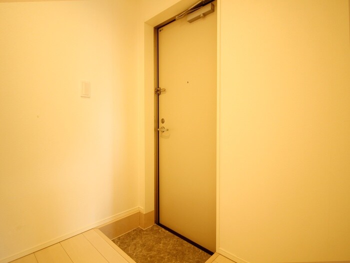 物件内観写真16　(玄関)