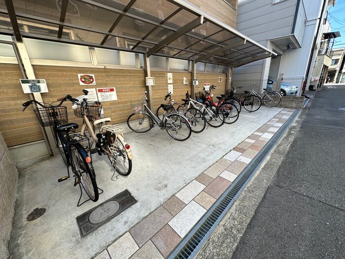 物件外観写真4　(駐輪場)