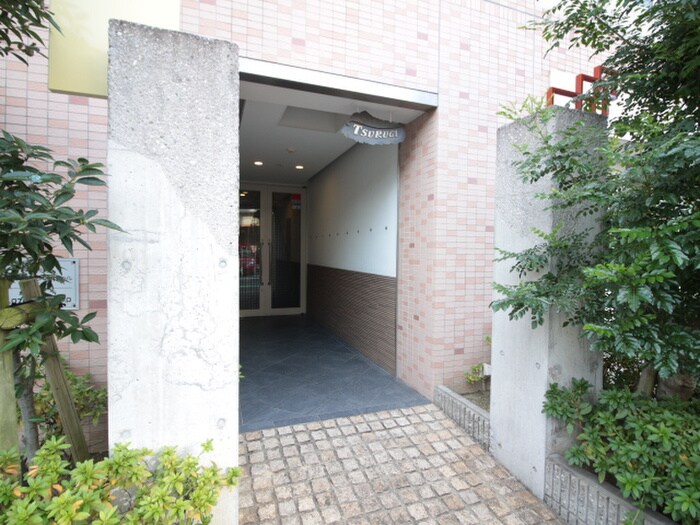 物件外観写真2　(エントランス部分)