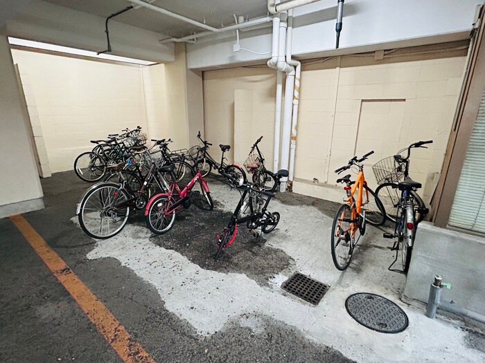 物件外観写真3　(駐輪場)