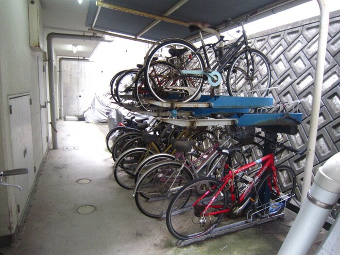 物件外観写真2　(駐輪場)