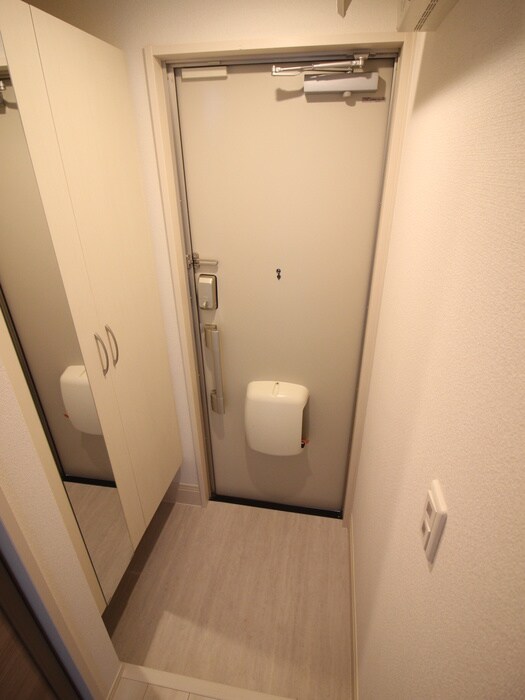 物件内観写真7　(玄関)