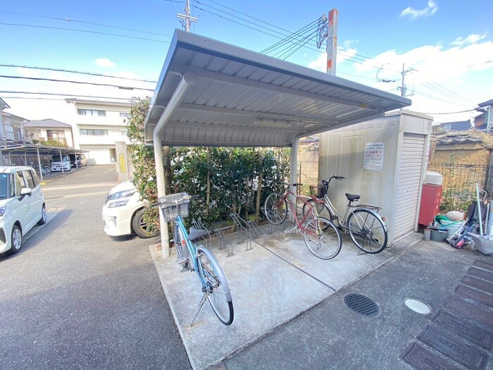物件外観写真2　(駐輪場)