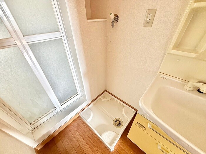 物件内観写真18　(洗濯機置場)