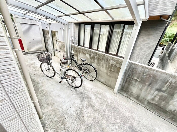 物件外観写真4　(駐輪場)