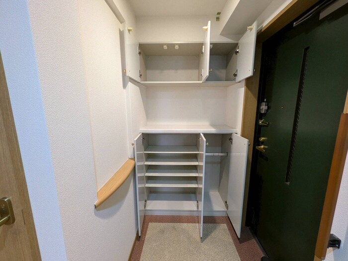 物件内観写真18　(靴箱)