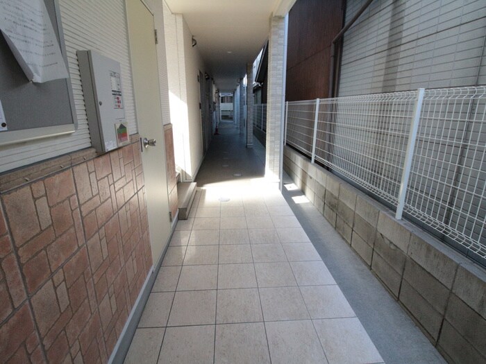 物件外観写真4　(エントランス部分)