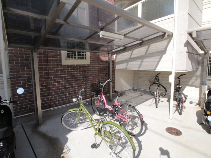 物件外観写真5　(駐輪場)