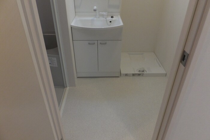 物件内観写真14　(洗濯機置場)