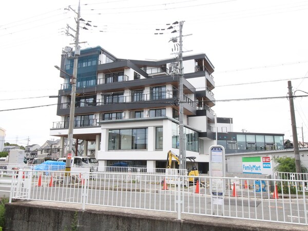 建築中