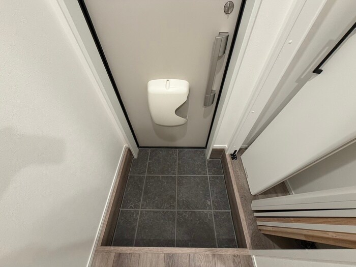 物件内観写真14　(玄関)