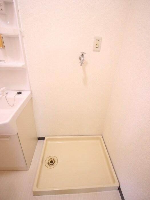 物件内観写真10　(洗濯機置場)