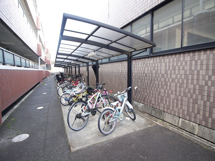 物件外観写真4　(駐輪場)