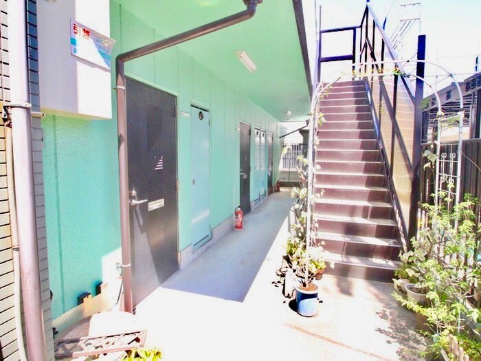 物件外観写真2　(エントランス部分)