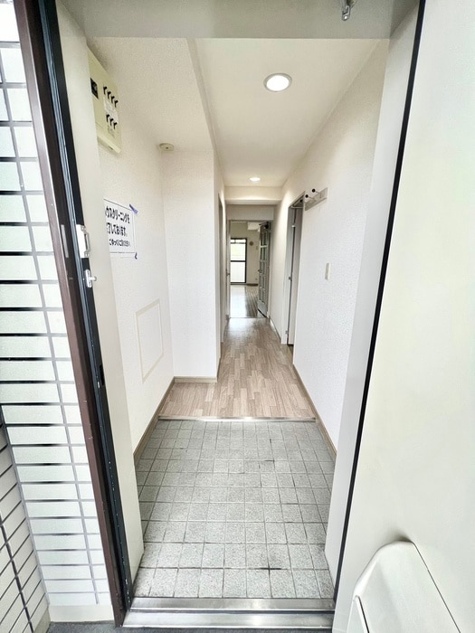 物件内観写真6　(玄関)