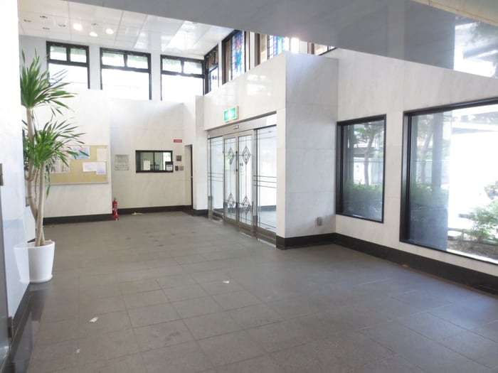 物件外観写真3　(エントランス部分)