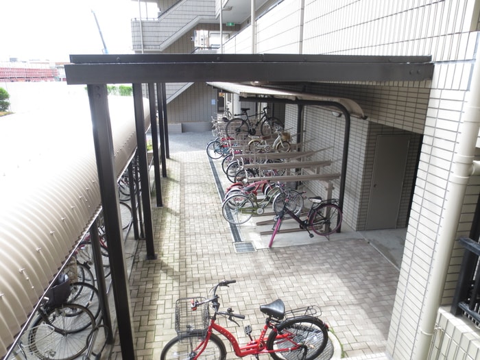 物件外観写真4　(駐輪場)