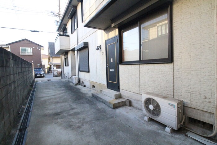 物件外観写真5　(駐車場)