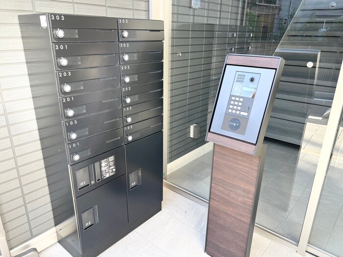 物件外観写真3　(エントランス部分)