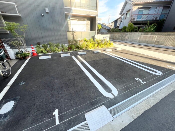 物件外観写真4　(駐車場)