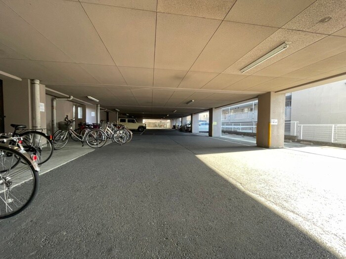 物件外観写真3　(駐車場)