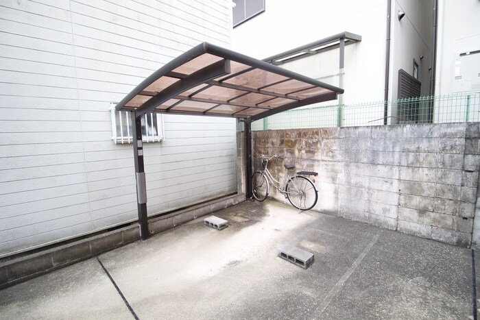 物件外観写真3　(駐輪場)