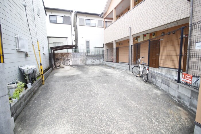 物件外観写真5　(駐車場)