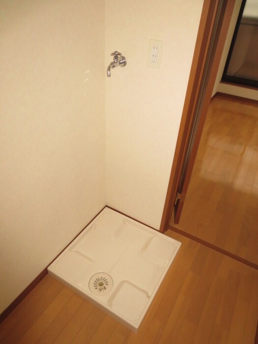 物件内観写真11　(洗濯機置場)