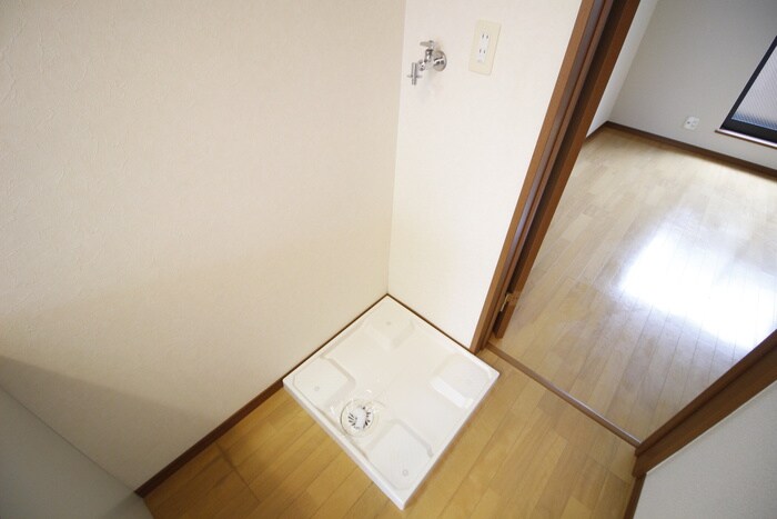 物件内観写真14　(洗濯機置場)