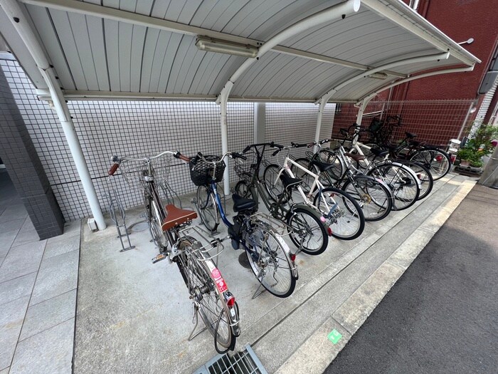 物件外観写真2　(駐輪場)