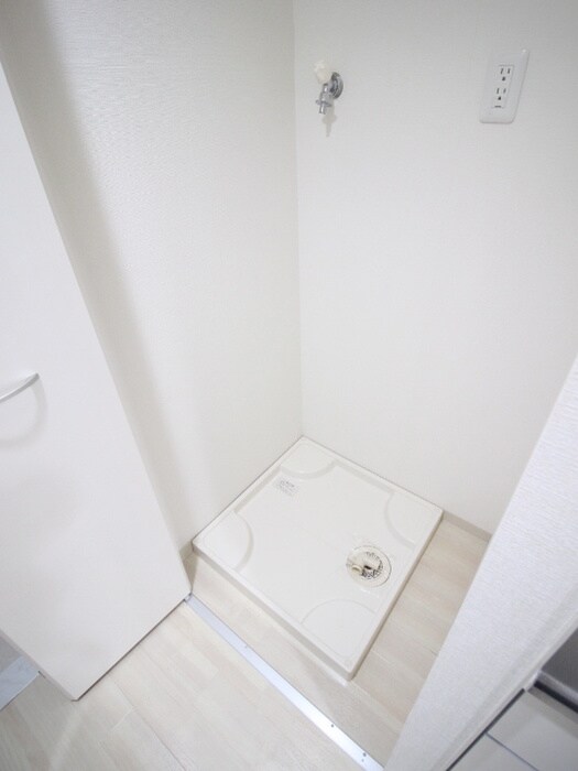 物件内観写真10　(洗濯機置場)