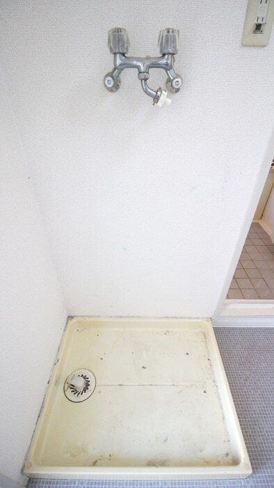 物件内観写真16　(洗濯機置場)