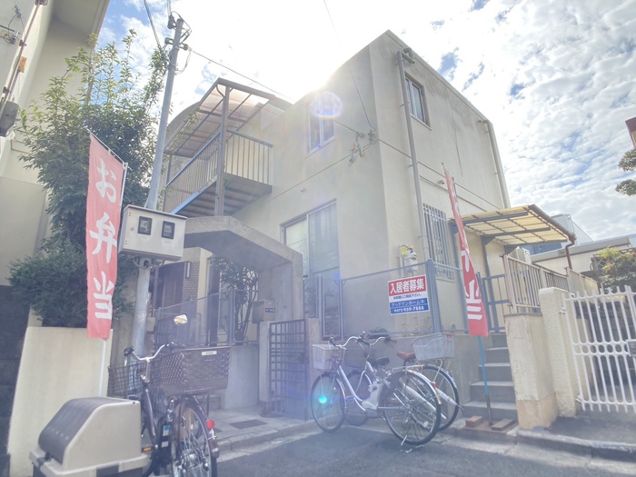 鷹殿町貸家