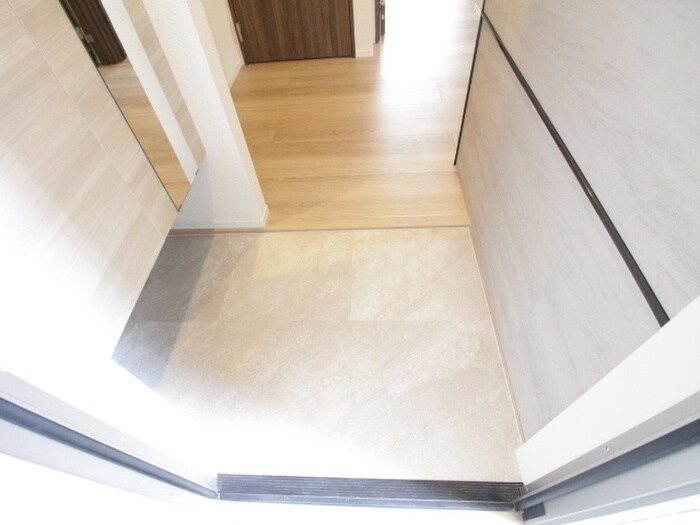 物件内観写真16　(玄関)