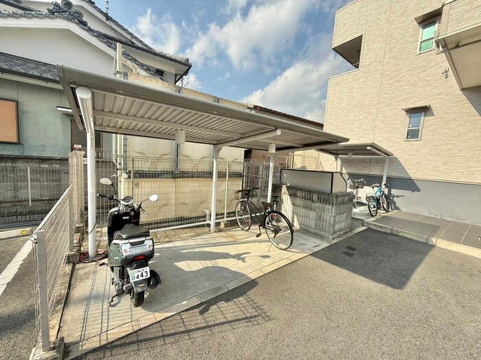 物件外観写真4　(駐輪場)