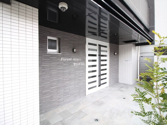 物件外観写真3　(エントランス部分)