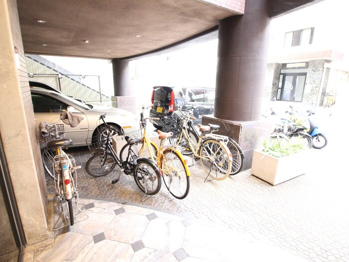 物件外観写真5　(駐車場)