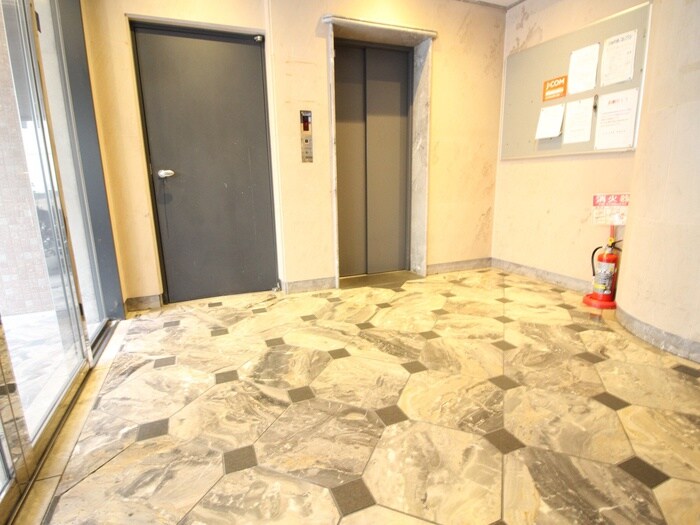 物件外観写真6　(エントランス部分)