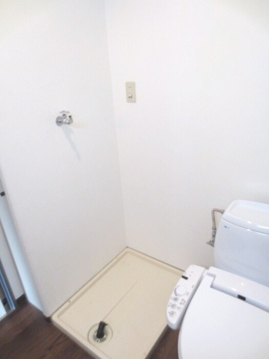 物件内観写真14　(洗濯機置場)