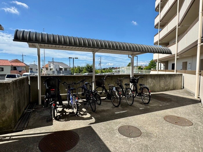 物件外観写真4　(駐輪場)