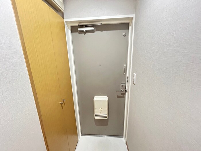 物件内観写真16　(玄関)