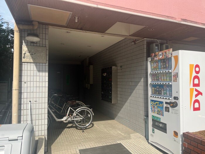 物件外観写真3　(エントランス部分)